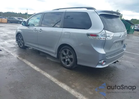 2017 Toyota Sienna Se Premium 8 Passenger z USA, uszkodzony, nr VIN 5TDXZ3DC4HS880185